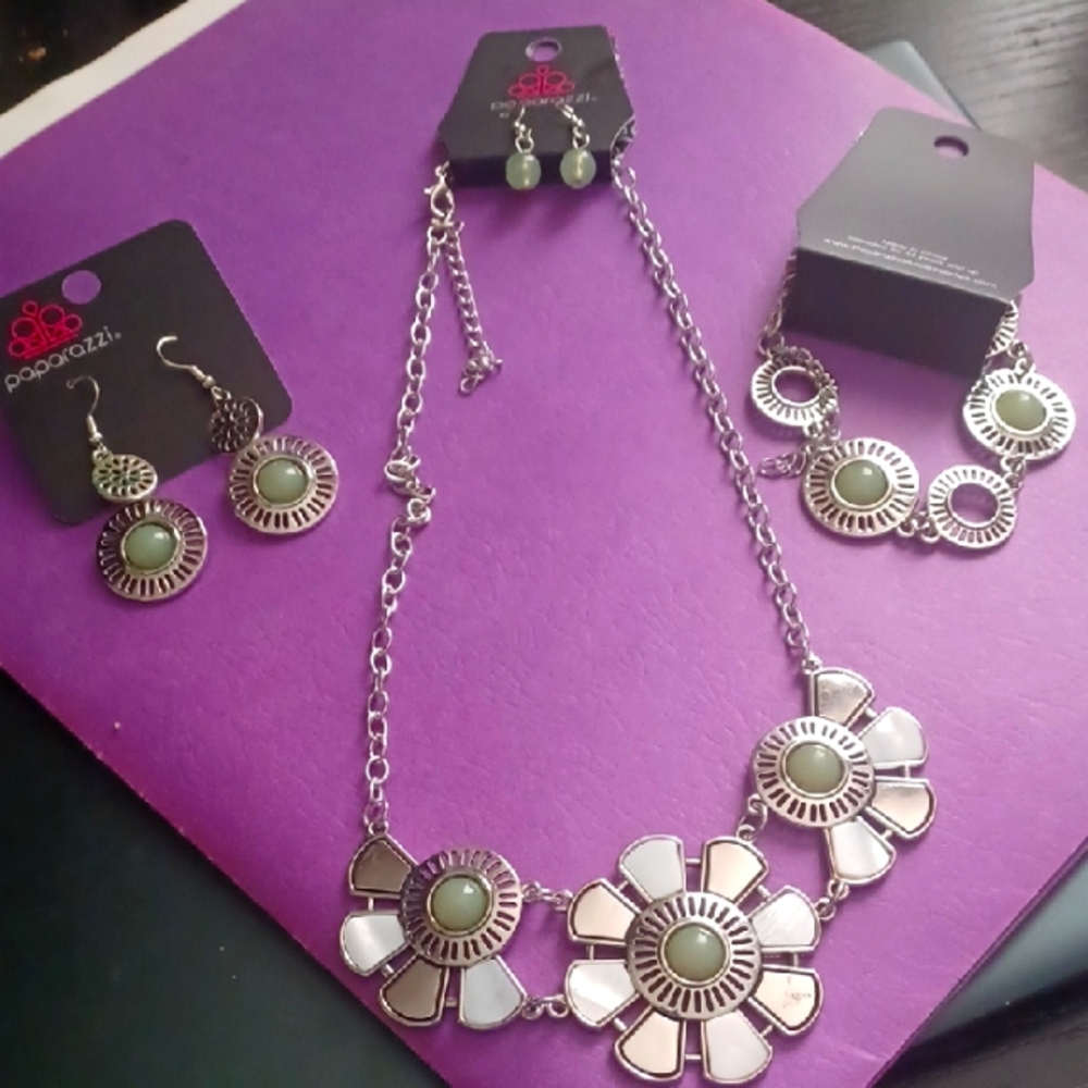 Paparazzi Silver and Green Floral Jewelry Set